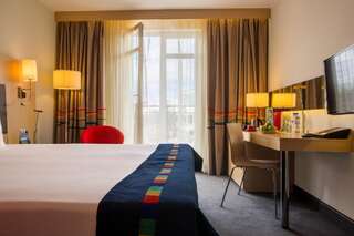 Гостиница Cosmos Sochi Hotel Сочи Улучшенный номер с кроватью размера -1